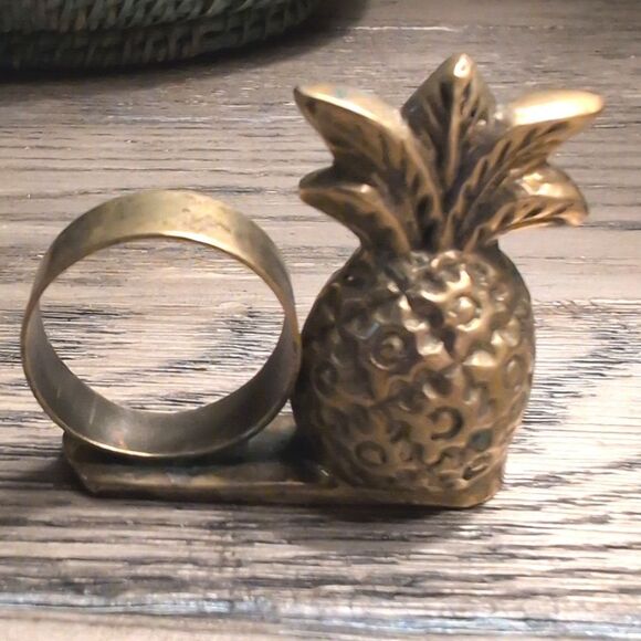 Brass Pineapple Napkin Rings Set of 6 Vintage - Picture 3 of 9